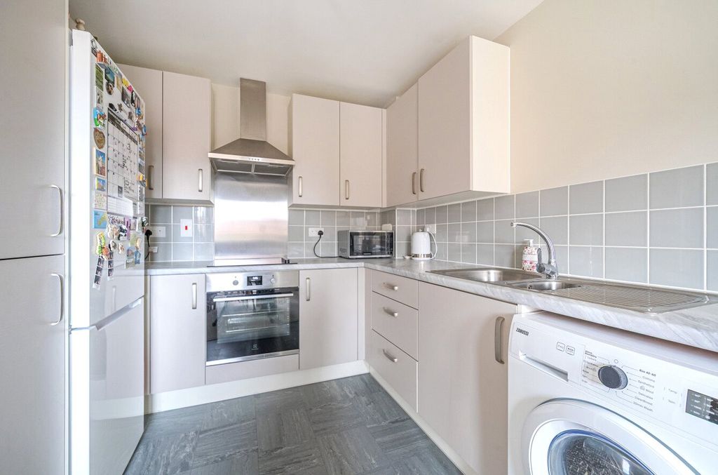 Property photo 2 of 17 1421988-8-69B3E54...