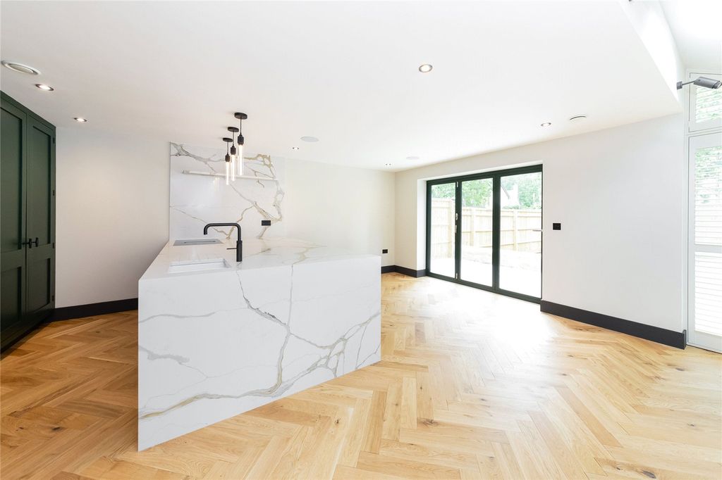 Property photo 2 of 18 Kitchen