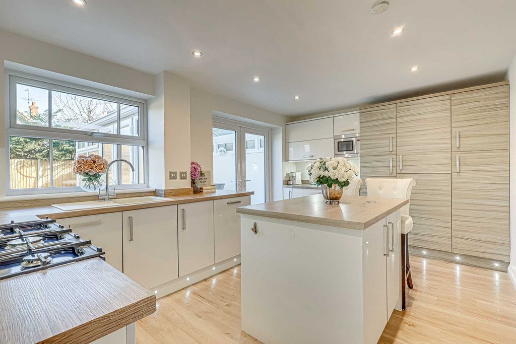 Property photo 2 of 30