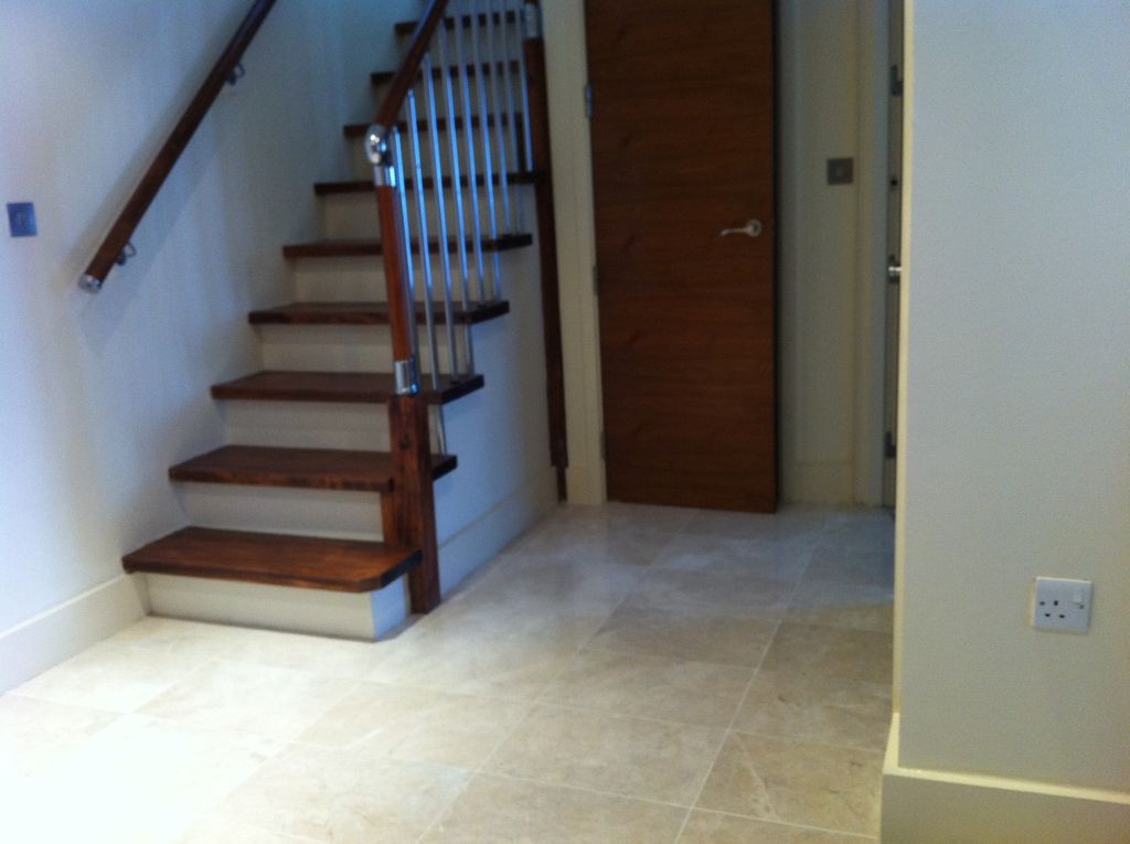 Property photo 2 of 17 Corridor 