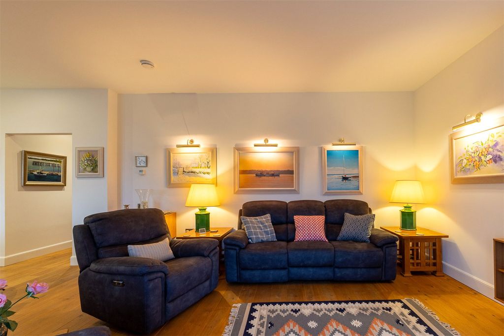 Property photo 2 of 35 Picture No. 02