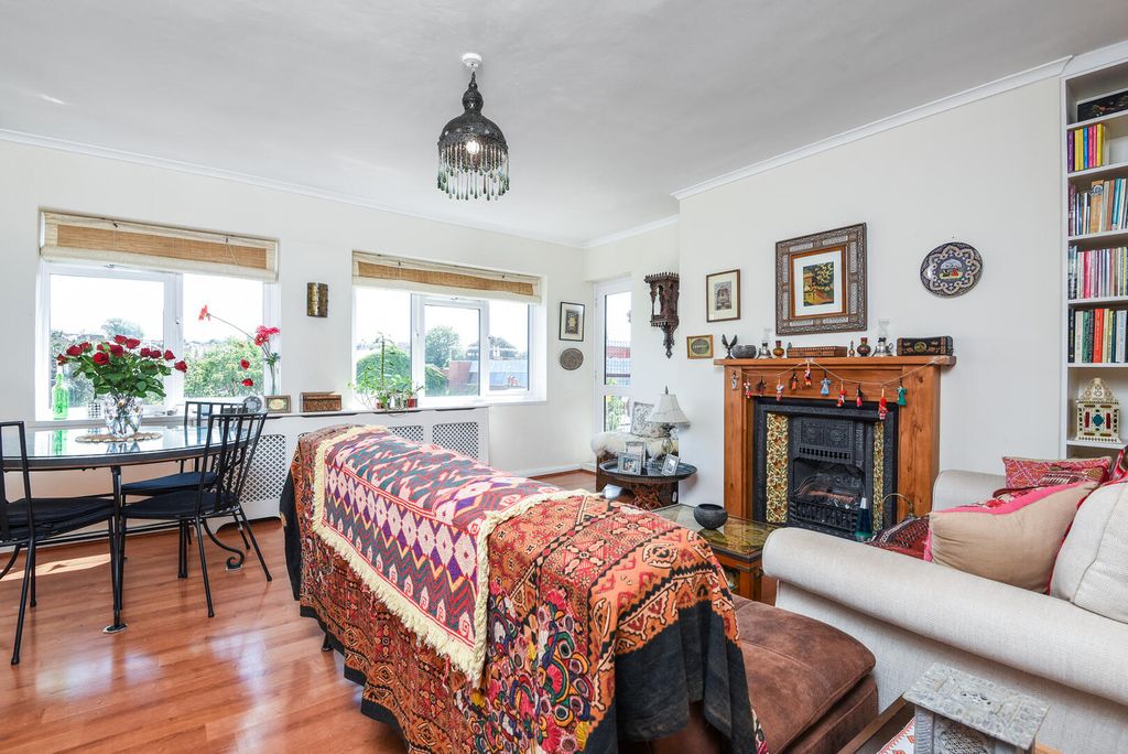 Property photo 1 of 12 Living Room