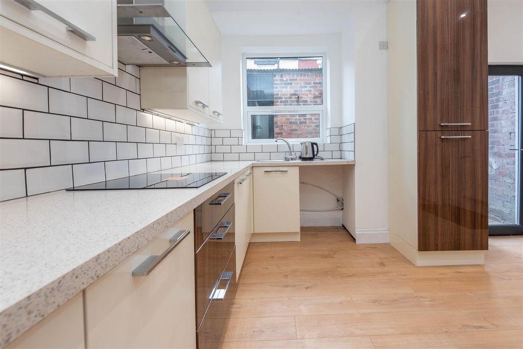 Property photo 3 of 16 Kitchen/Dining Room