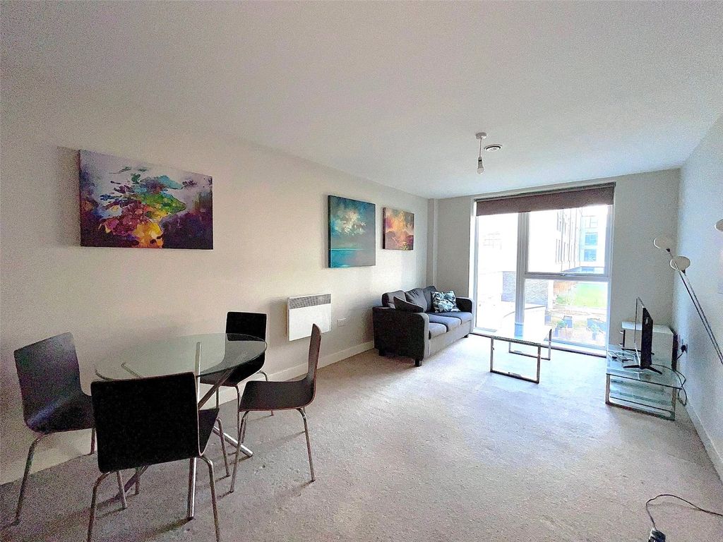 Property photo 1 of 11 Lounge