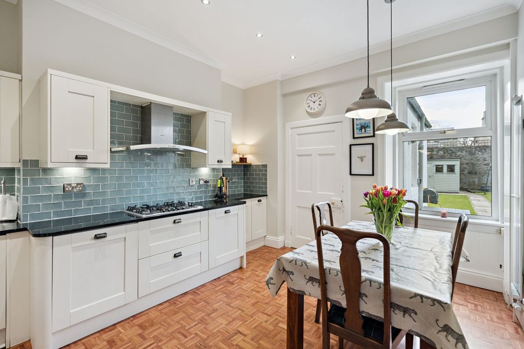 Property photo 3 of 23