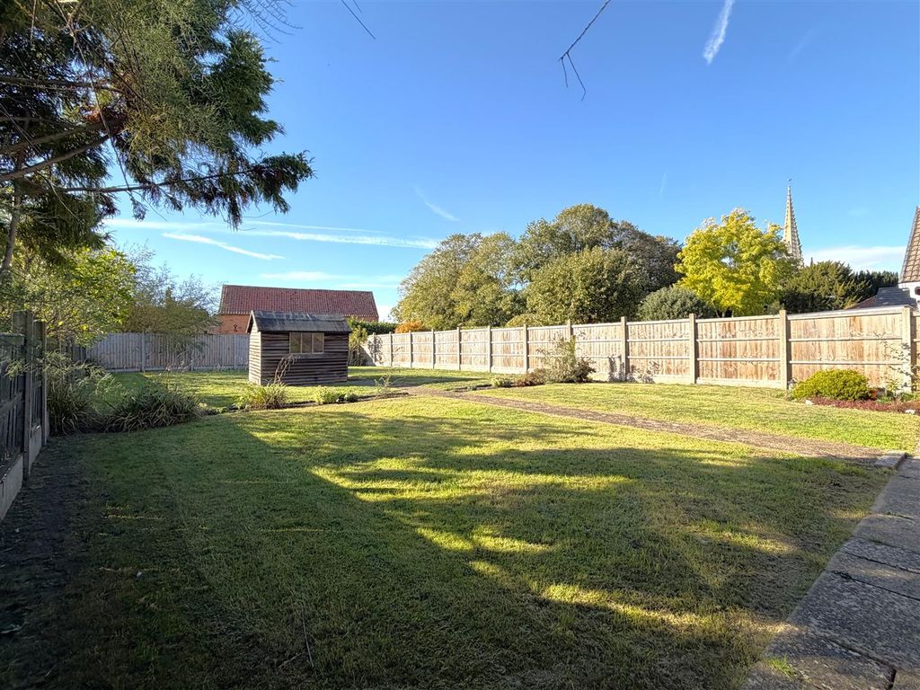 Property photo 3 of 16 Generous Private Garden 989