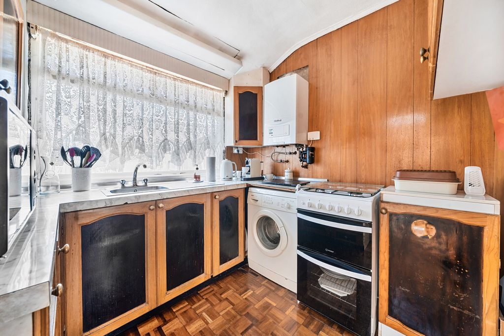 Property photo 3 of 13 Kitchen