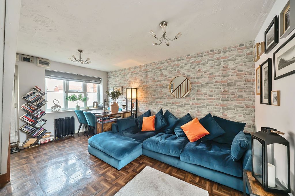 Property photo 1 of 20