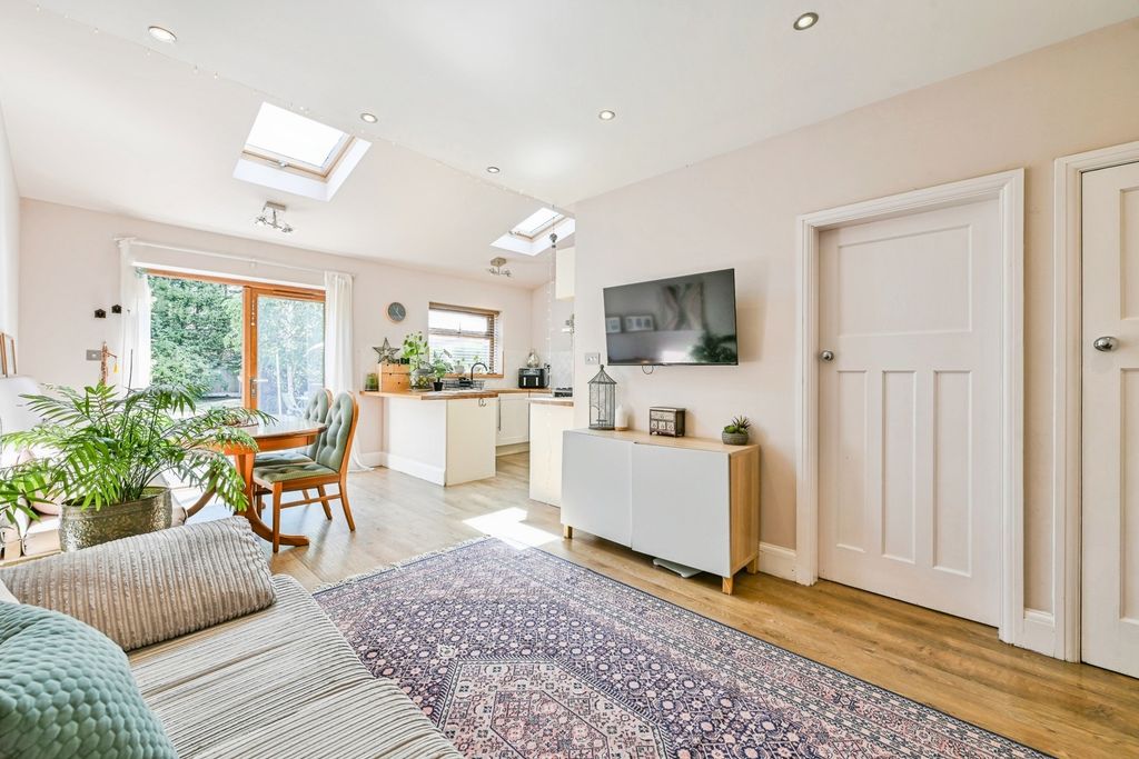 Property photo 3 of 22 Pbox-Img.Jpg