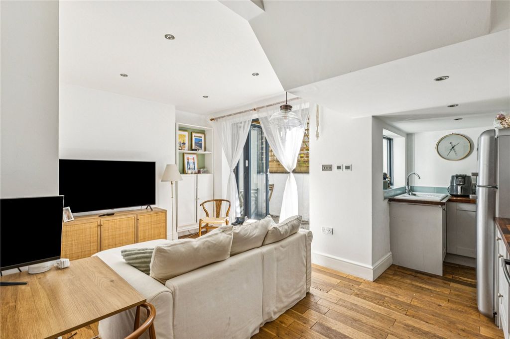 Property photo 3 of 13 Picture No. 11