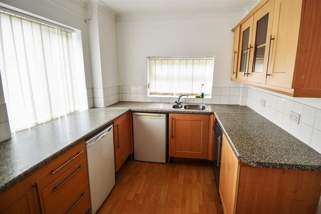 Property photo 2 of 9 Kitchen.Jpg