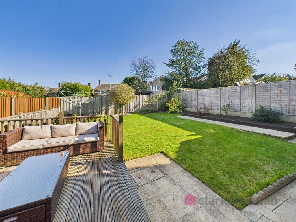 Property photo 2 of 18 Garden
