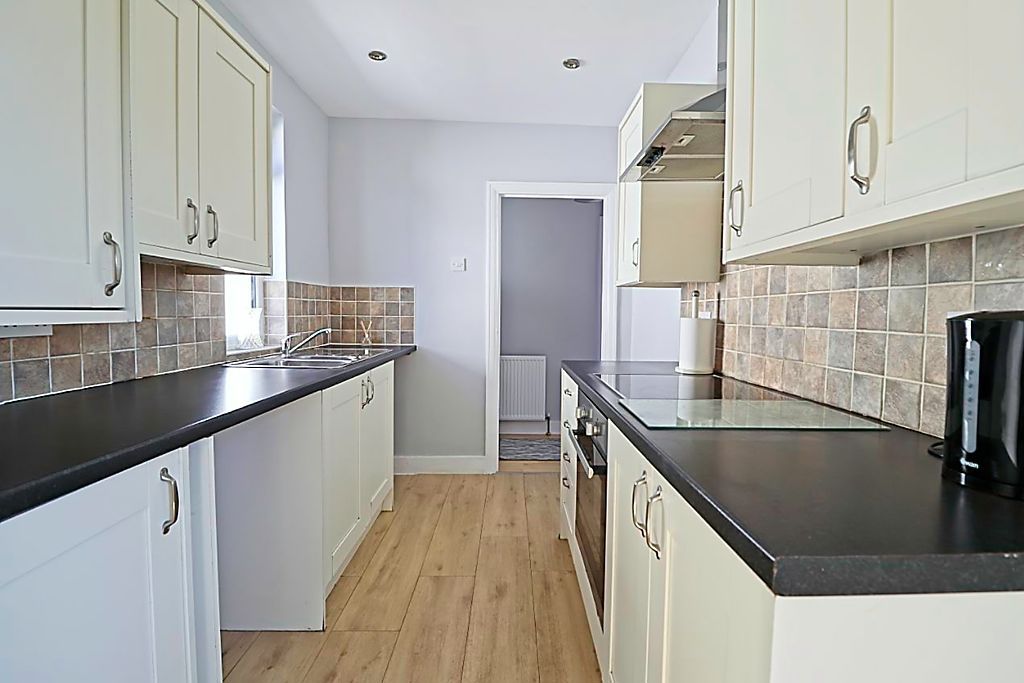 Property photo 3 of 11 Kitchen