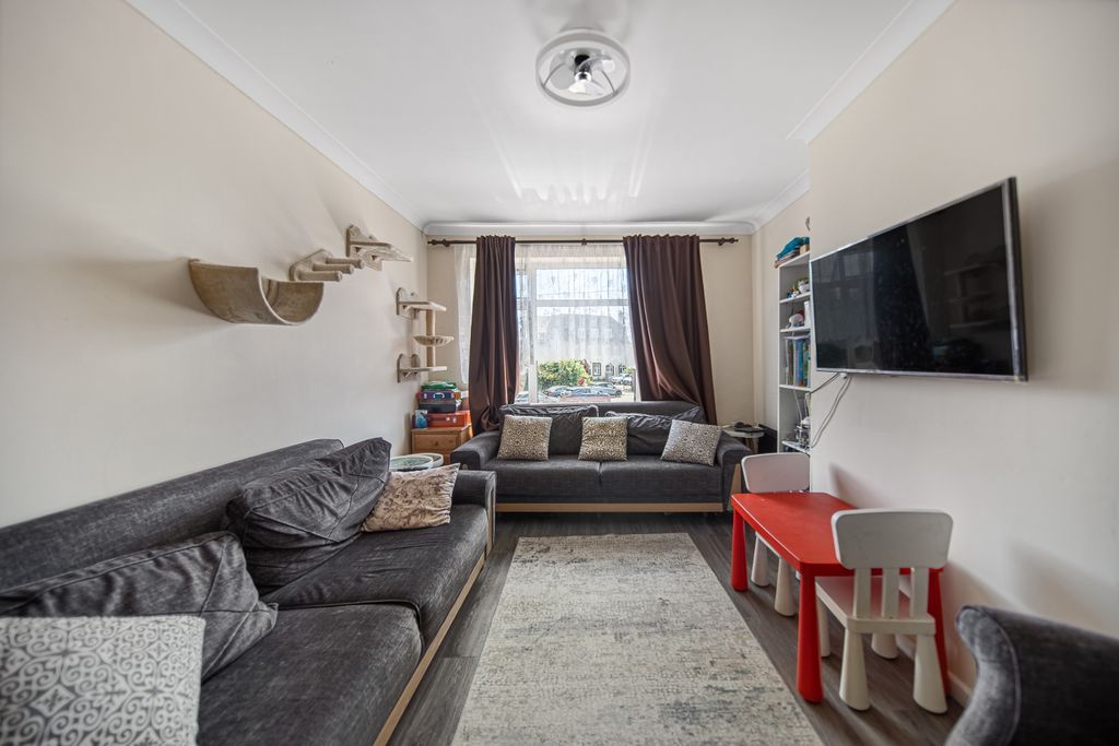 Property photo 3 of 9 Park Crescent-06