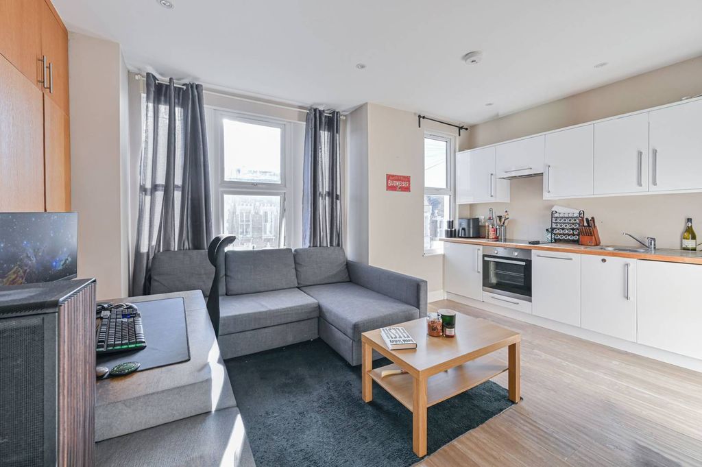 Property photo 2 of 7