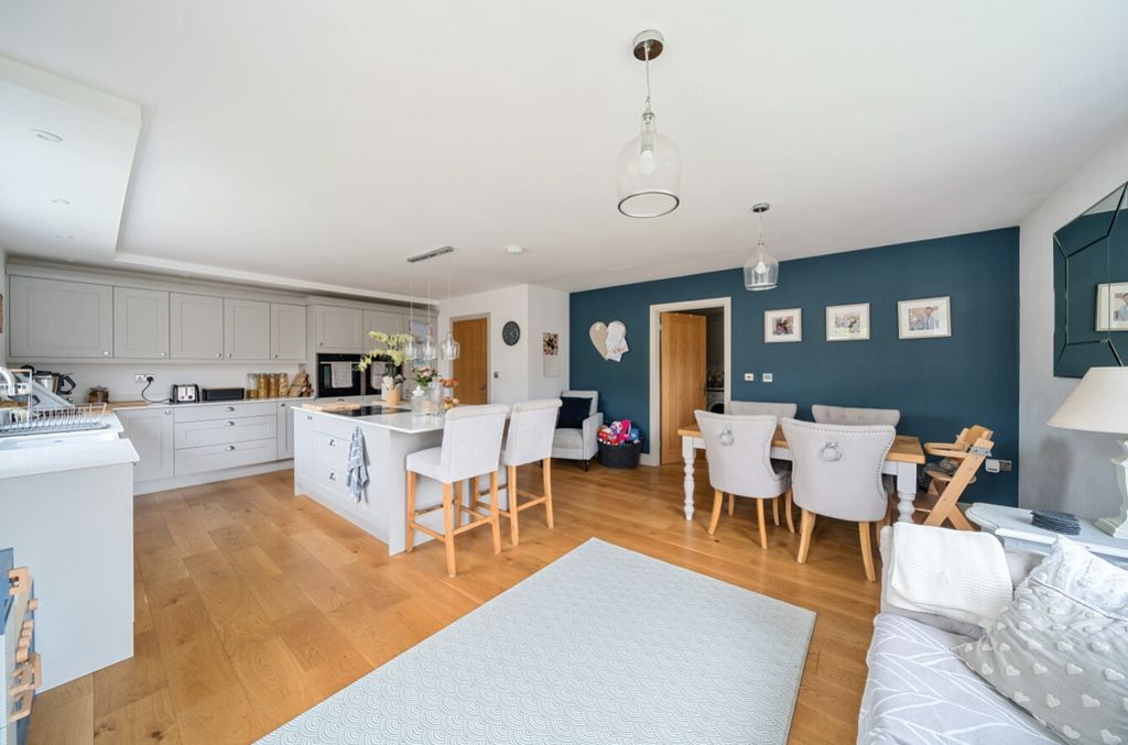 Property photo 2 of 26 1131578 (3)