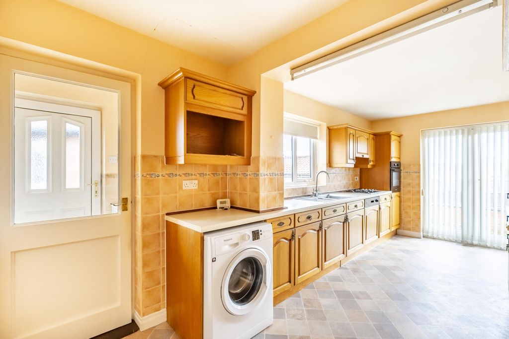 Property photo 3 of 15 Kitchen