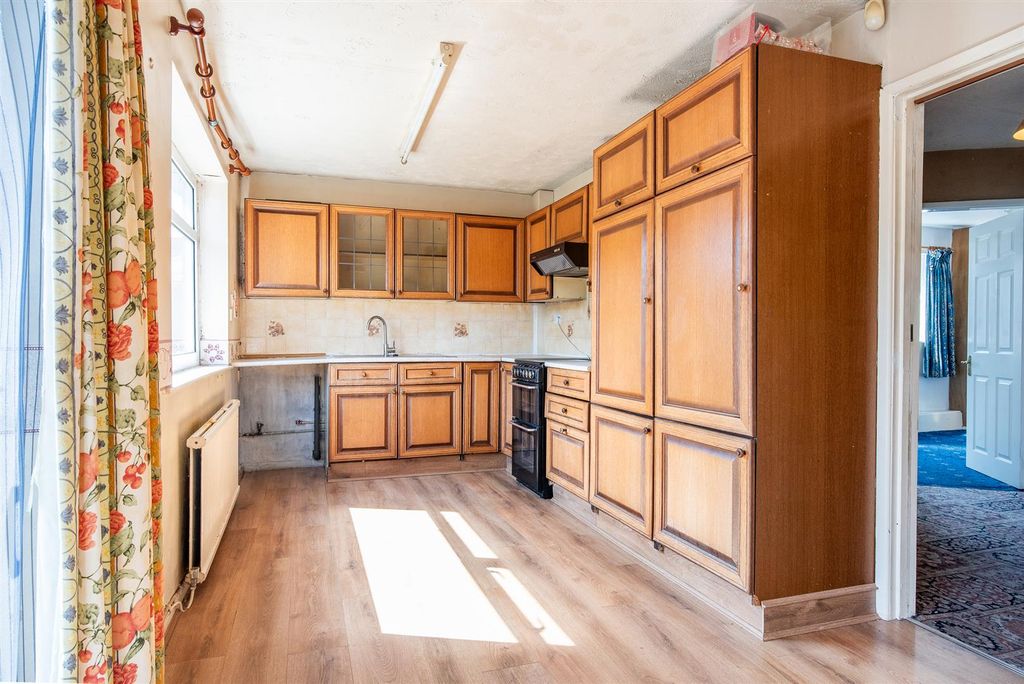 Property photo 3 of 19 Kitchen/Diner