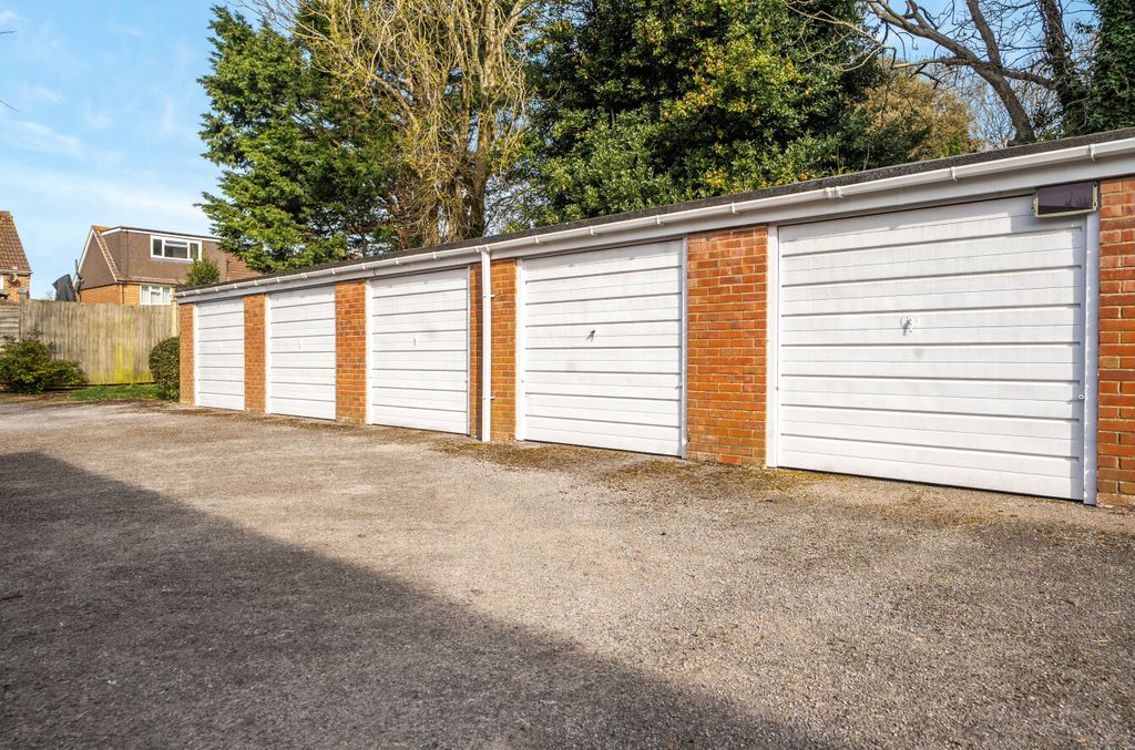 Property photo 3 of 3 Garage