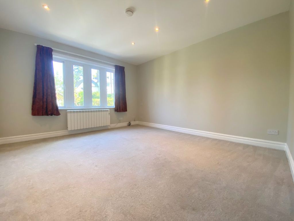 Property photo 3 of 6 Gallery