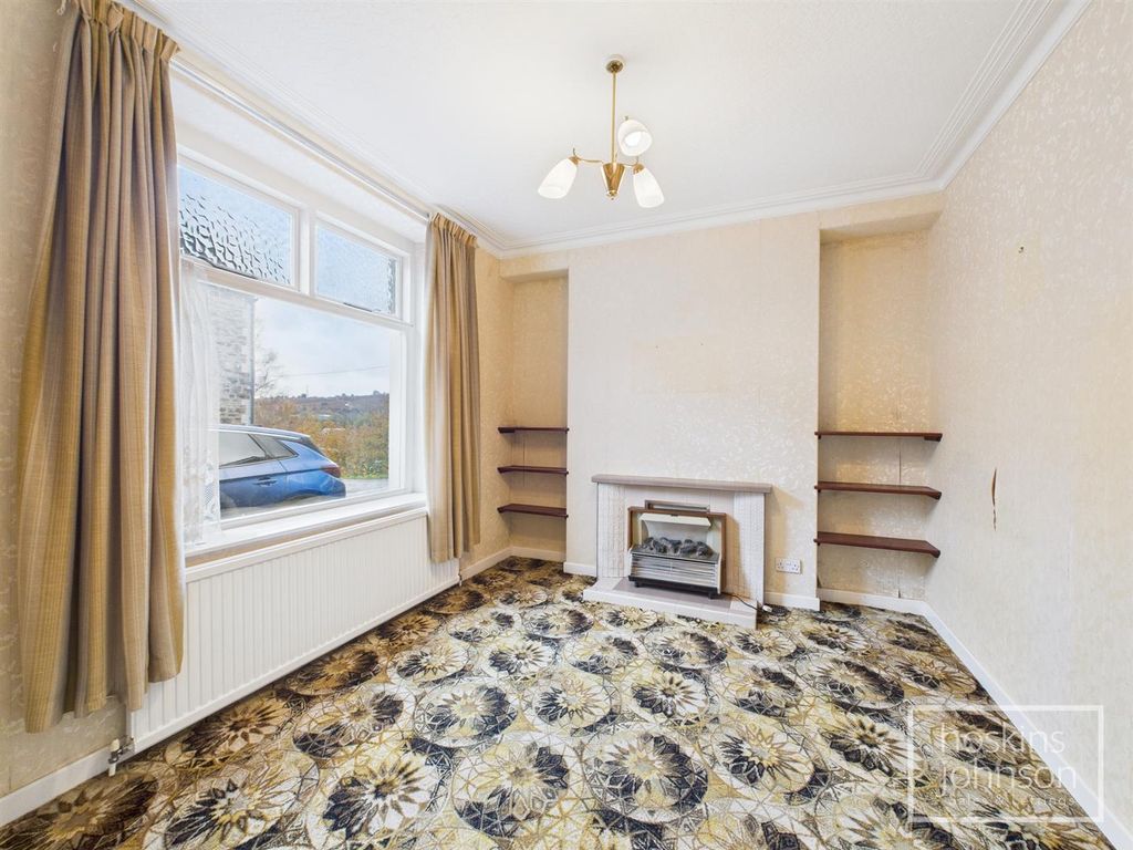 Property photo 3 of 18 Living Room