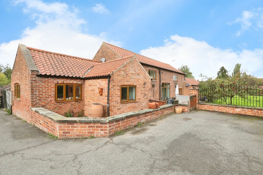 Property photo 2 of 23