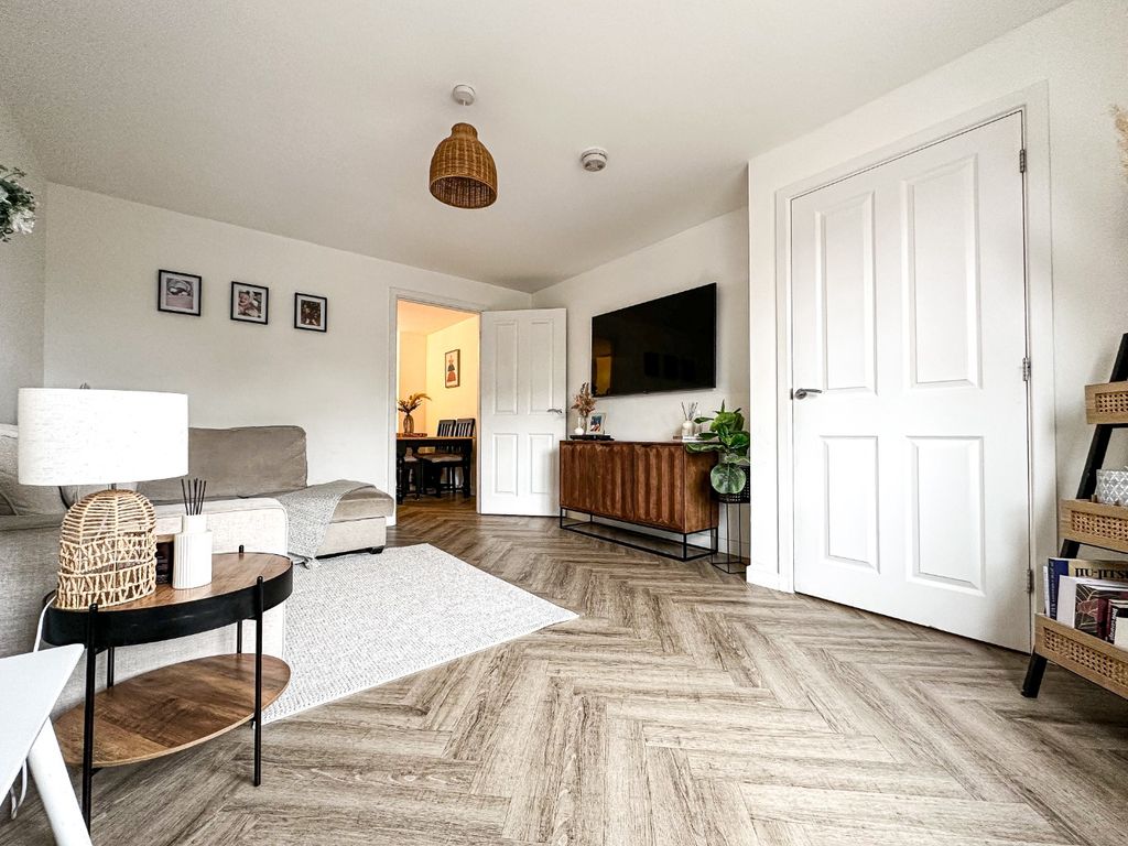 Property photo 3 of 20 5279418
