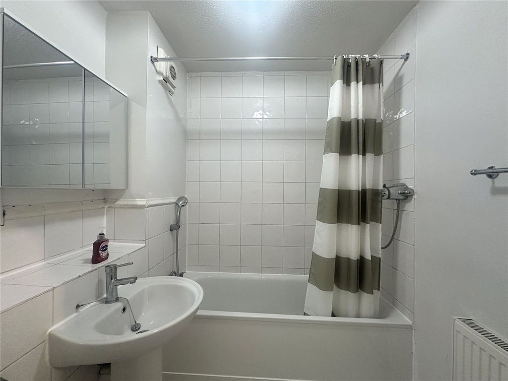 Property photo 3 of 11 Picture No. 12