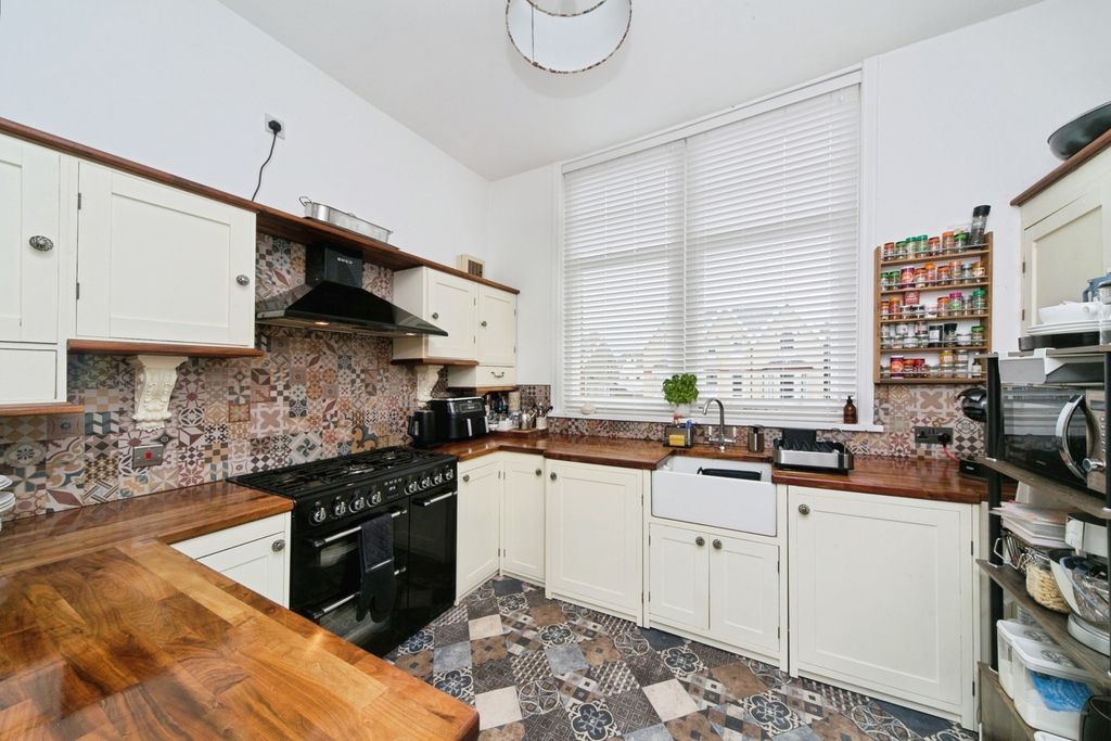 Property photo 2 of 16 Photo