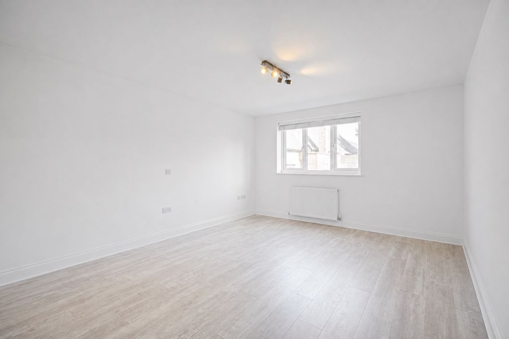 Property photo 2 of 9 5146441