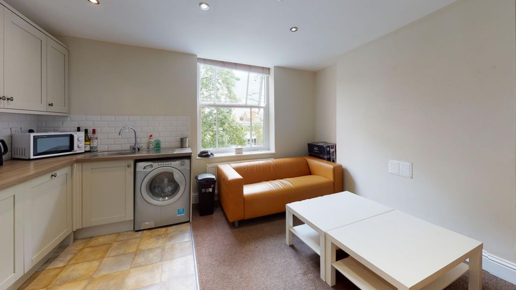 Property photo 3 of 8 Flat_2_180_Derby_Road_03.Jpg
