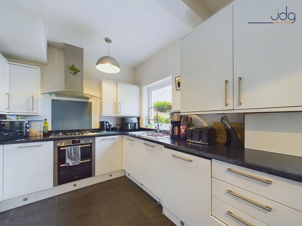 Property photo 2 of 18 Kitchen