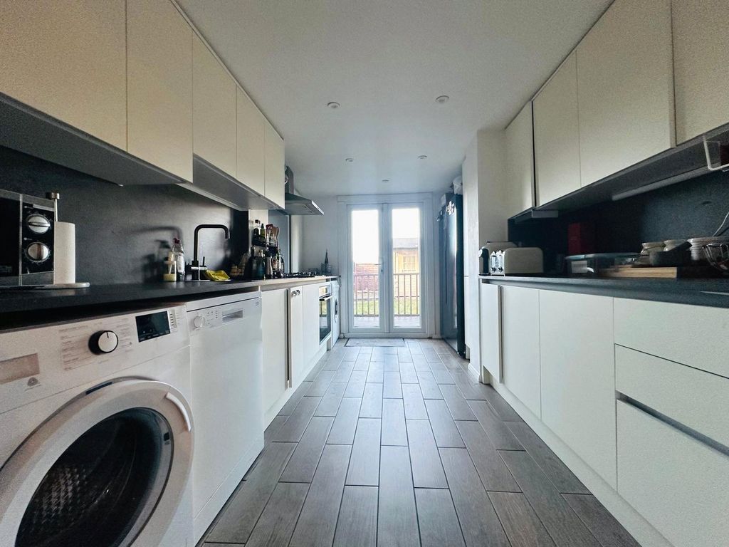 Property photo 3 of 19 Picture 3