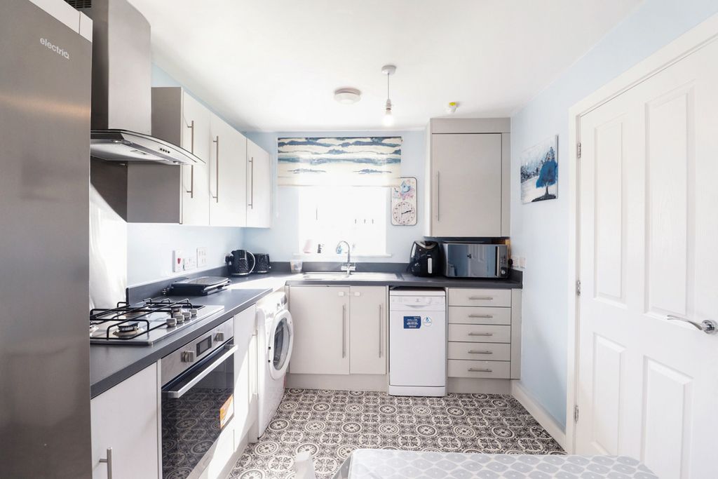 Property photo 3 of 22