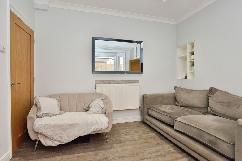 Property photo 2 of 20 Pbox-Img.Jpg