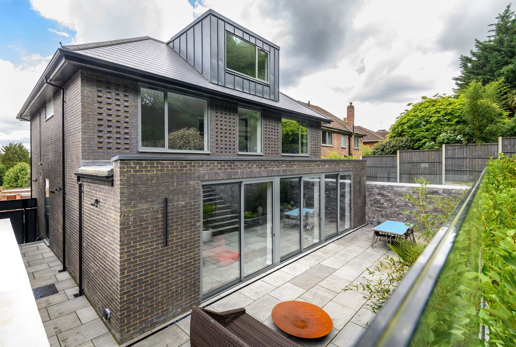 Property photo 2 of 25