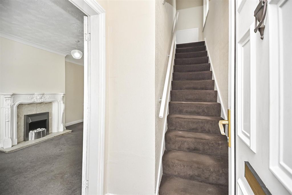 Property photo 2 of 26 18 Eva Street Entrance.Jpg