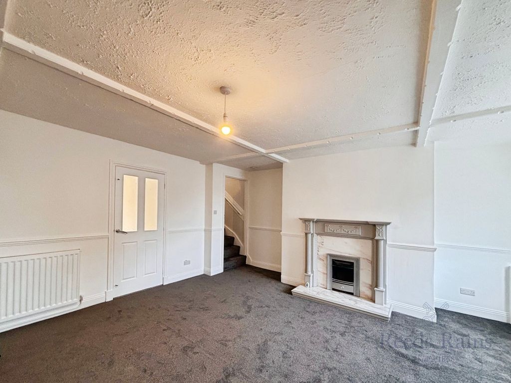 Property photo 3 of 12 Lounge