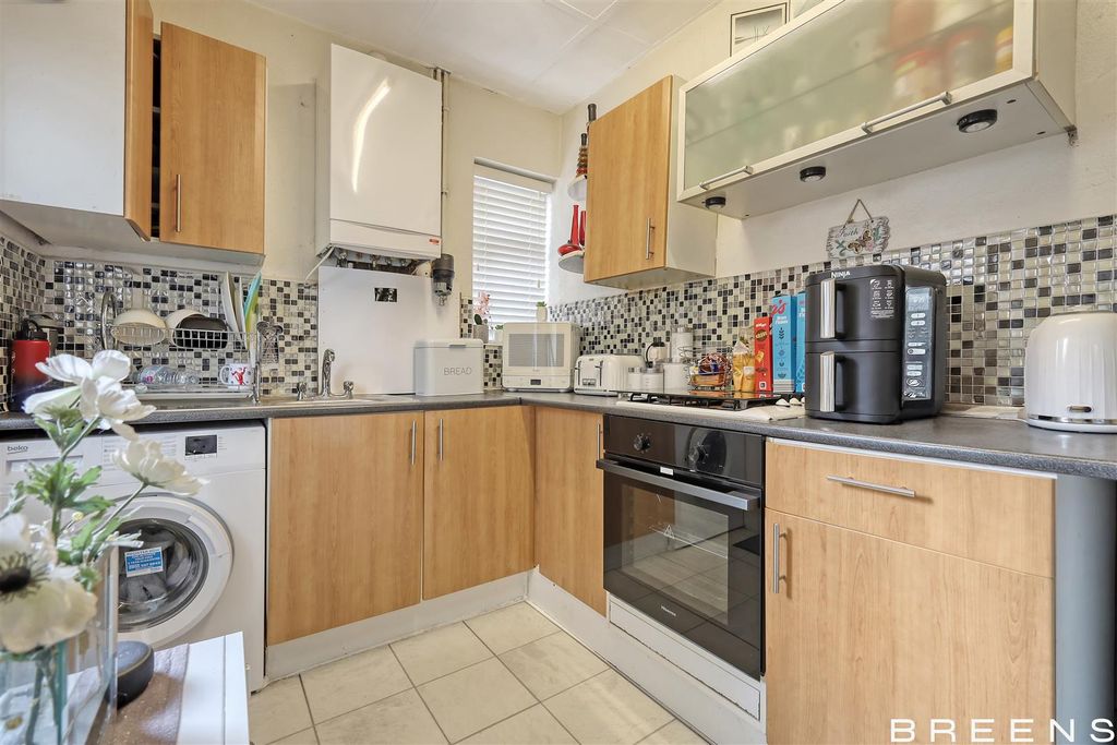 Property photo 2 of 16 Img_2112_3 Copy.Jpg