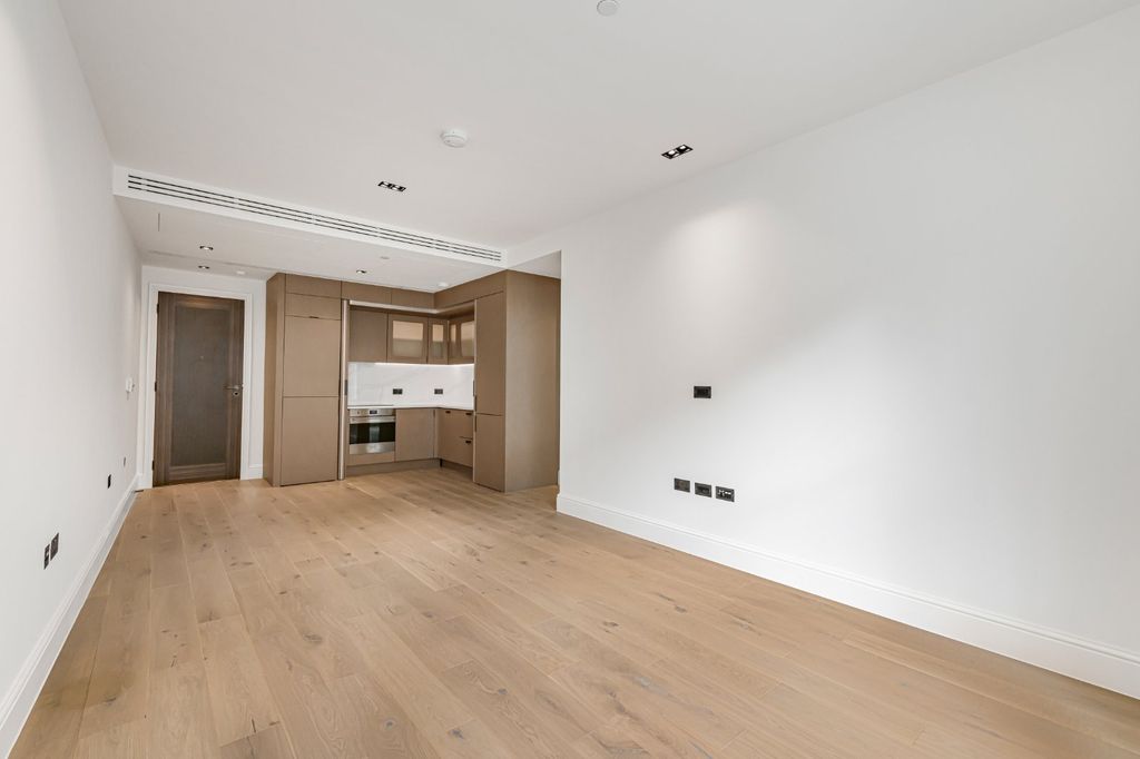 Property photo 2 of 9 Picture No. 15