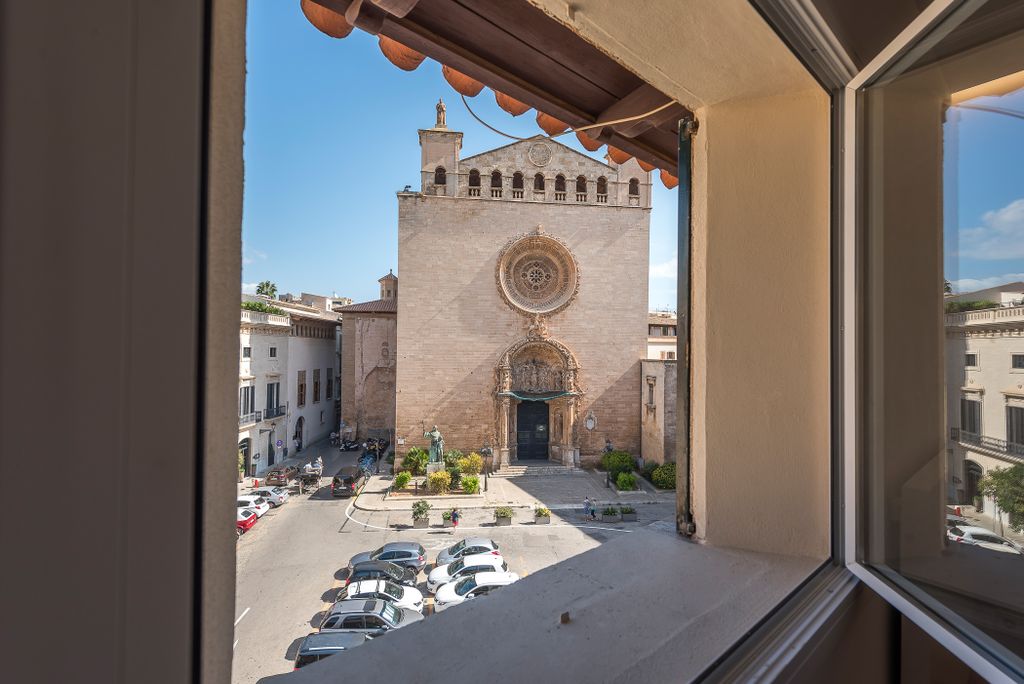 Property photo 1 of 8 Penthouse_Palma Old Town_65631_Web-47.Jpg