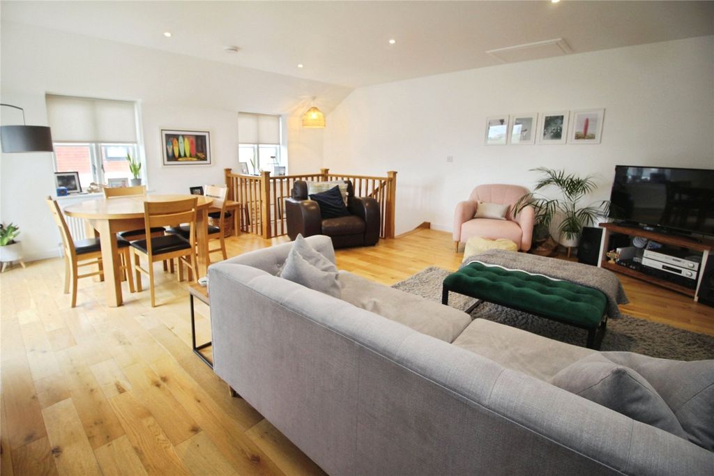 Property photo 3 of 17 Picture No. 27