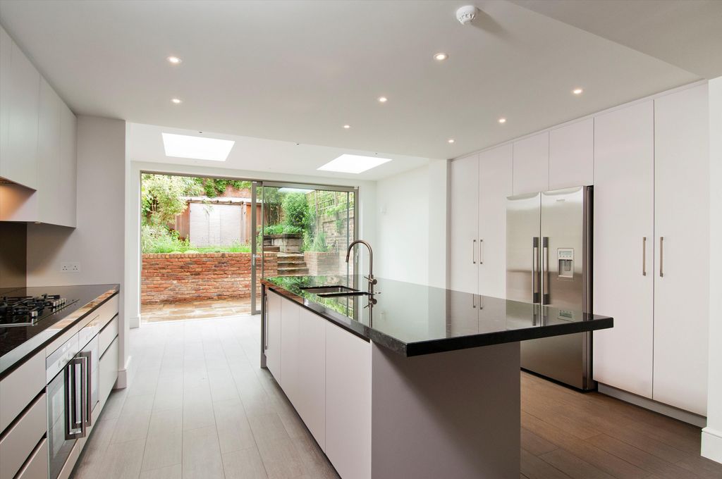 Property photo 2 of 17 Image