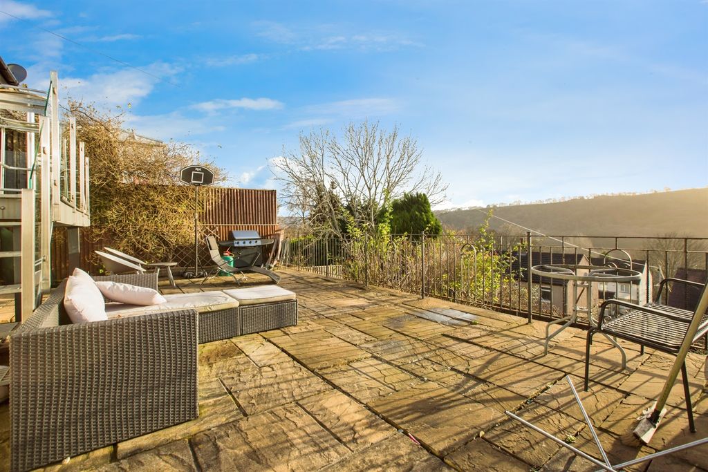 Property photo 2 of 21