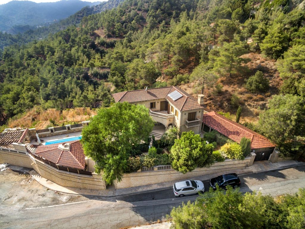 Property photo 3 of 42