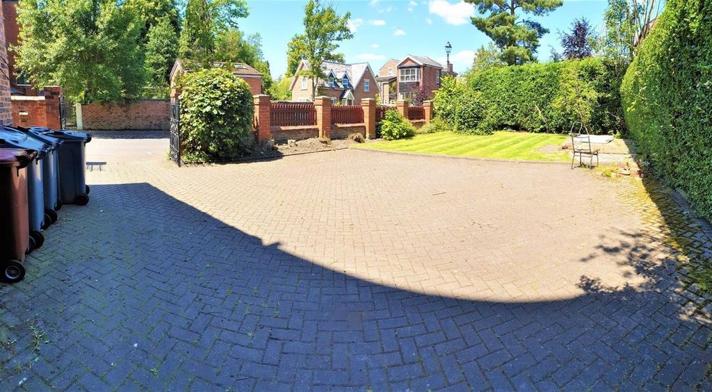 Property photo 1 of 15 Spacious, Paved Driveway And Front Garden With Nea...