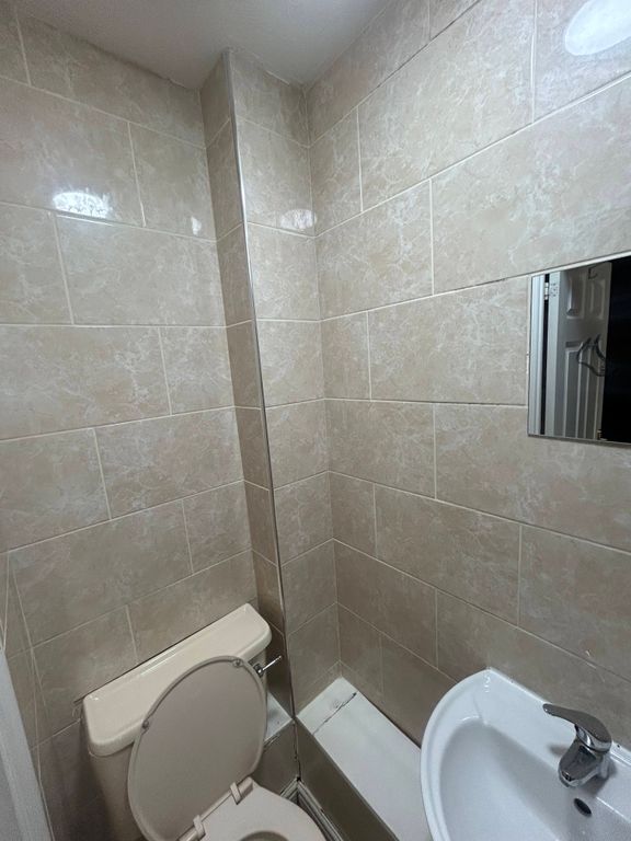 Property photo 3 of 13 Toilet