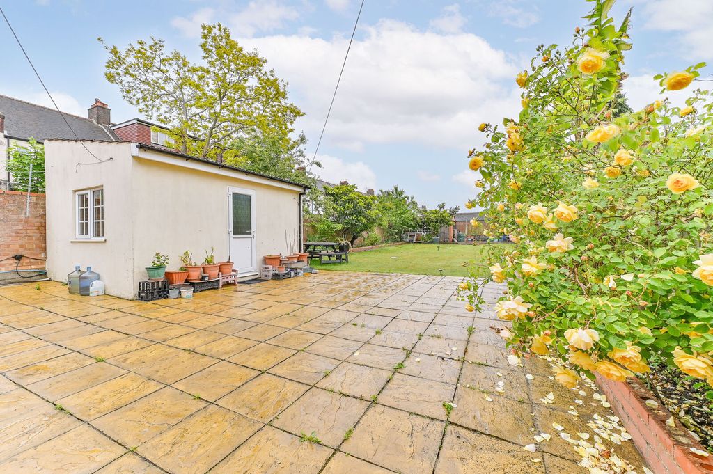 Property photo 2 of 19