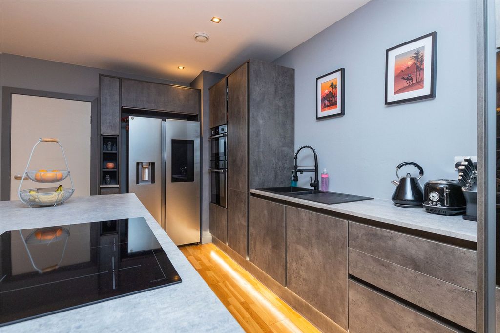 Property photo 3 of 17 Kitchen