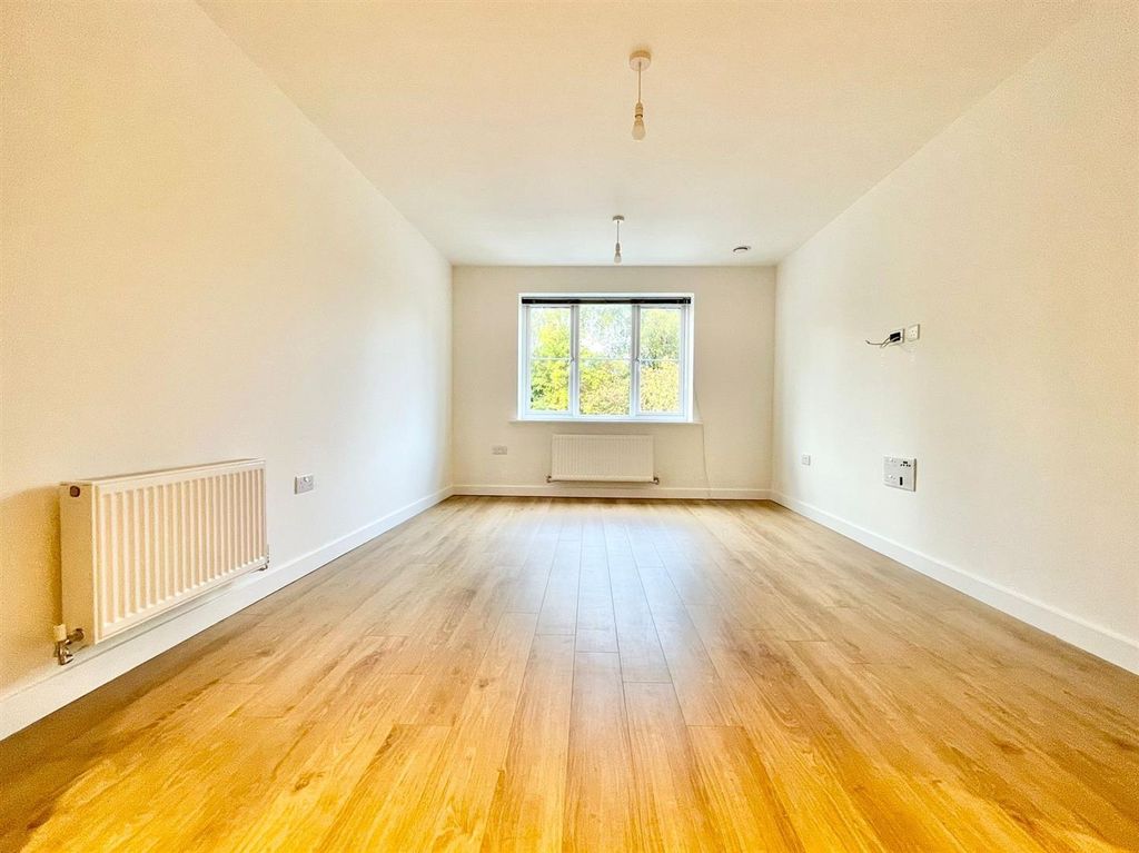 Property photo 3 of 7 Sitting Area